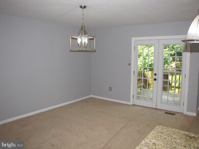 9502 Poplar Leaf Ct, Fairfax, VA 22031 - photo 4