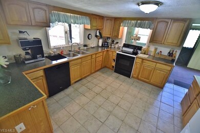 The kitchen and dining area have ceramic flooring.
