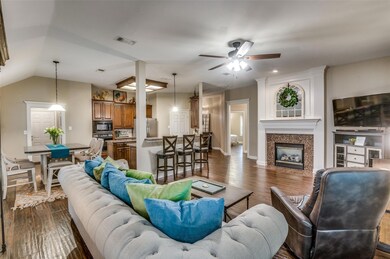 1005 Carousel Dr, Bedford, TX 76021 - photo 2