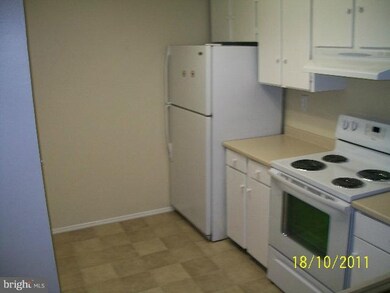 9204 Chadburn Place, Montgomery Village, MD 20886 - photo 5