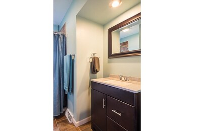 2420 W 38th Place, Davenport, IA 52806 - photo 6