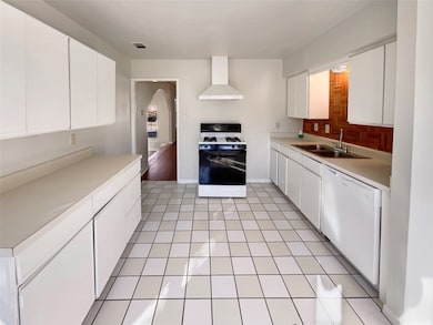 1718 Mountain Lake Rd, Dallas, TX 75224 - photo 4