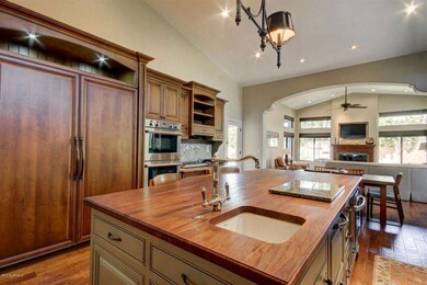 Extra sink in Center Island