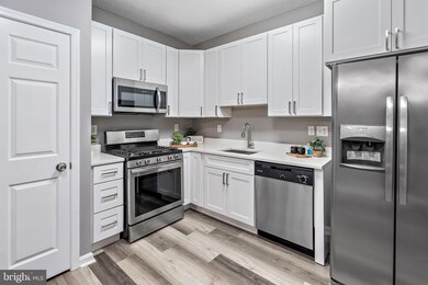 8212 Barrington Ct, Severn, MD 21144 - photo 5