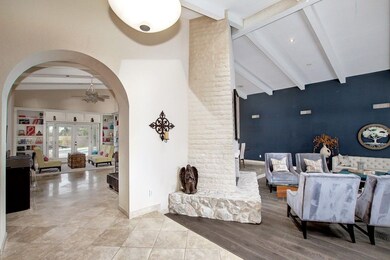 8817 foyer