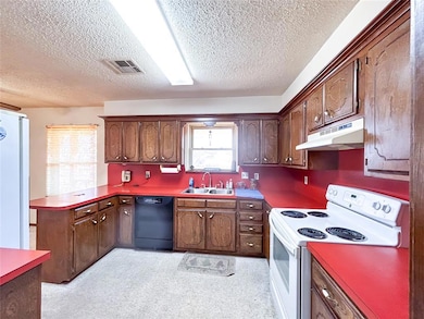 121 E 2nd St, Custer City, OK 73639 - photo 6