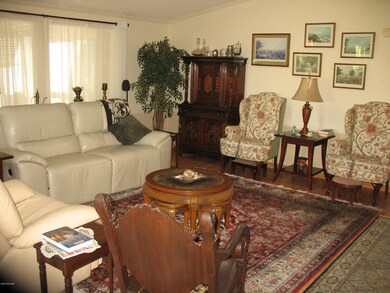 7770 Red Garnet Living Room (1)