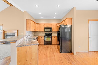 1869 Overlook Dr, Salina, KS 67401 - photo 5