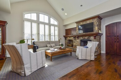 004-photo-living-room-6998846