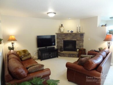 61137 Dayspring Dr, Bend, OR 97702 - photo 2