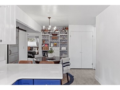 754 E 18th St, the Dalles, OR 97058 - photo 7