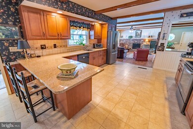 4940 Gwen Cir, Zionsville, PA 18092 - photo 5