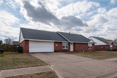 381 Jeanne Dr, Bethel Heights, AR 72764 - photo 3