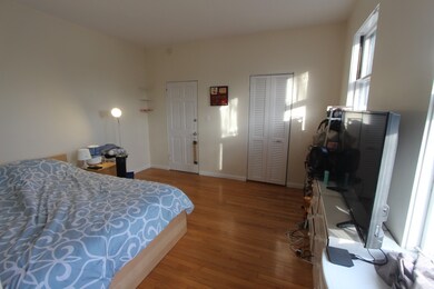 19 Cushing St unit 2-R, Cambridge, MA 02138 - photo 2