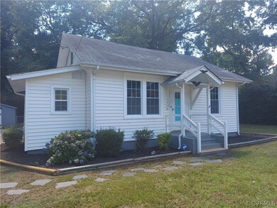 Large private yard, partial fenced in rear yard