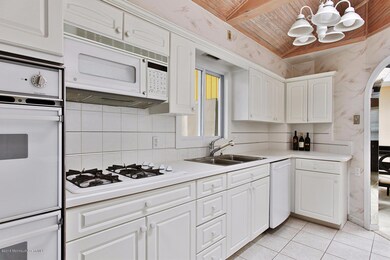 711 Carol Ave, Oakhurst, NJ 07755 - photo 3