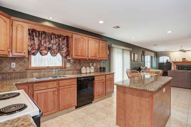 Eat-In-Kitchen 3