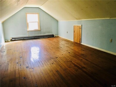 Large 3rd Bedroom or Bonus Room