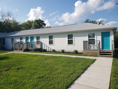 211 Lulac St unit 2, Alvin, TX 77511 - photo 3