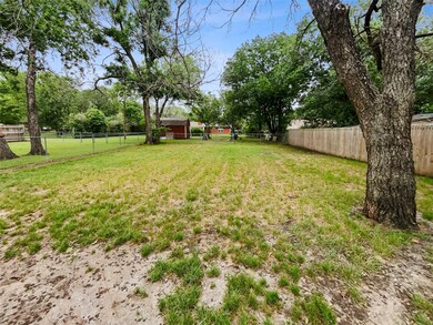 1407 Stanwood Ave, Cleburne, TX 76033 - photo 6