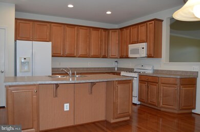 42985 Edgewater St, Chantilly, VA 20152 - photo 4