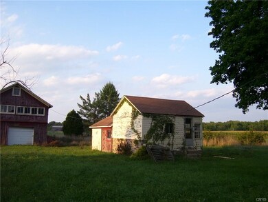 Small bldg with workshop attached to back and barn