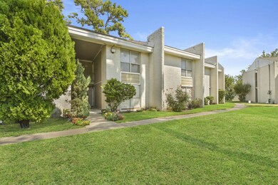 1950 Spenwick Dr unit 408, Houston, TX 77055 - photo 5