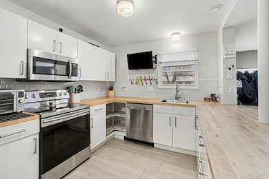 621 Lockwood St, Chesaning, MI 48616 - photo 6