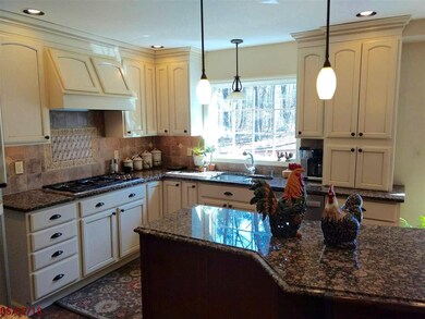 17 Dutchess Ct, Saratoga Springs, NY 12866 - photo 4