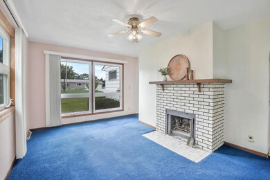 1123 E Ridgeway Ave, Waterloo, IA 50702 - photo 5