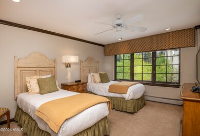 St-James-PlL-Web_twin bed room - Copy