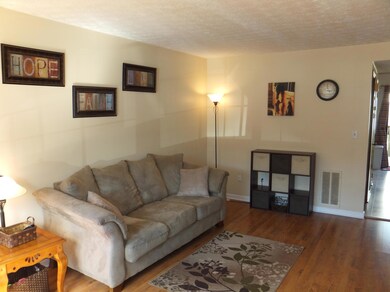 3 Living Room 1684