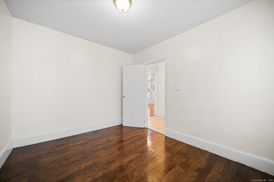 215 Woodlawn Terrace unit 1, Waterbury, CT 06710 - photo 3
