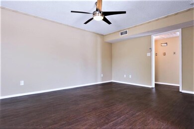 4524 Amesbury Dr unit C, Dallas, TX 75206 - photo 4