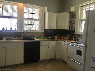 1510 Cloverdale Ave, Winston Salem, NC 27104 - photo 3