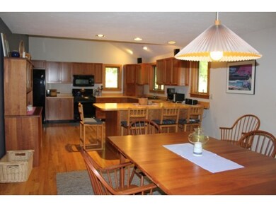 Fabulous Space w/Breakfast Bar