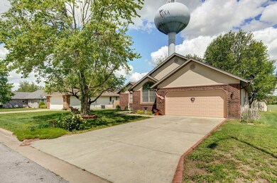 304 Laurel Ln-1