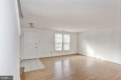 7462 Wounded Knee Rd, Lorton, VA 22079 - photo 6