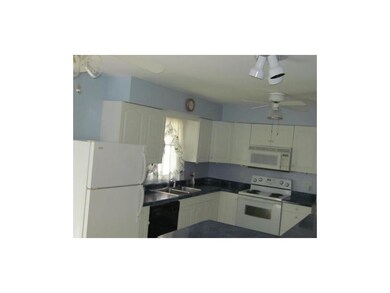 Kitchen. Ample counter-space