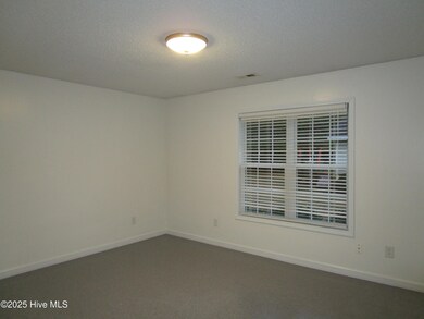 233 Lakewood Dr unit B, Jacksonville, NC 28546 - photo 6