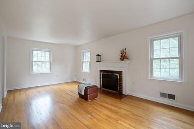 3816 Birchwood Rd, Falls Church, VA 22041 - photo 4