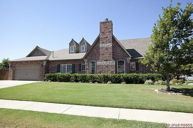 Meticulously cared for with vaulted Great Room & g