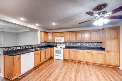 5905 Shepherd Crossing Dr, Louisville, KY 40219 - photo 7