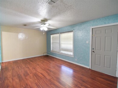 1811 Mill St, Gainesville, TX 76240 - photo 6