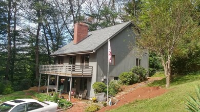 7 Weetamoe St, Worcester, MA 01602 - photo 2