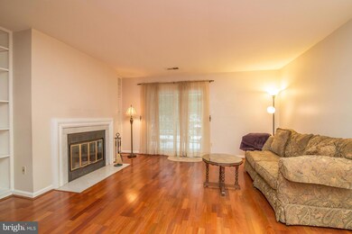 2217 Lovedale Ln unit B, Reston, VA 20191 - photo 4