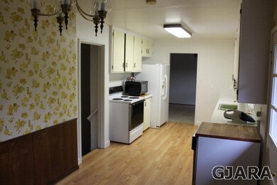 Large kitchen for all your home confections and fa