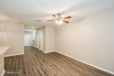 003-photo-living-room-13148777