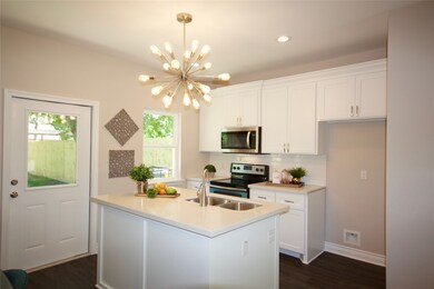 210 Garrotsville St, Houston, TX 77022 - photo 4