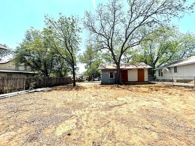 216 W Schubert St, Fredericksburg, TX 78624 - photo 7